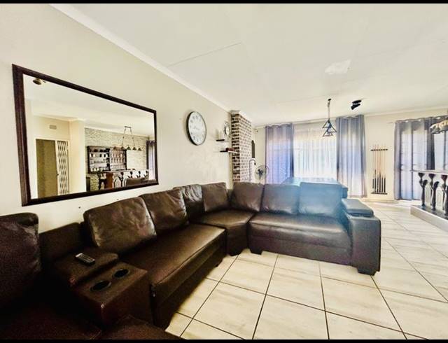 3 BEDROOM HOUSE FOR SALE IN VANDERBIJLPARK SE 2